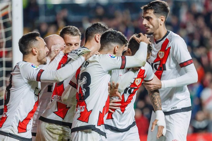 07 November 2022, Spain, Madrid: Vallecano players celebrate scoring their side's third goal during the Spanish Primera Division soccer match between Rayo Vallecano and Real Madrid at Estadio de Vallecas. Photo: Pablo Garcia/DAX via ZUMA Press Wire/dpa