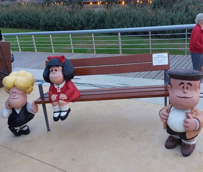 Imagen del conjunto escultórico 'Mafalda, Susanita y Manolito' en Santa Coloma de Gramenet (Barcelona)