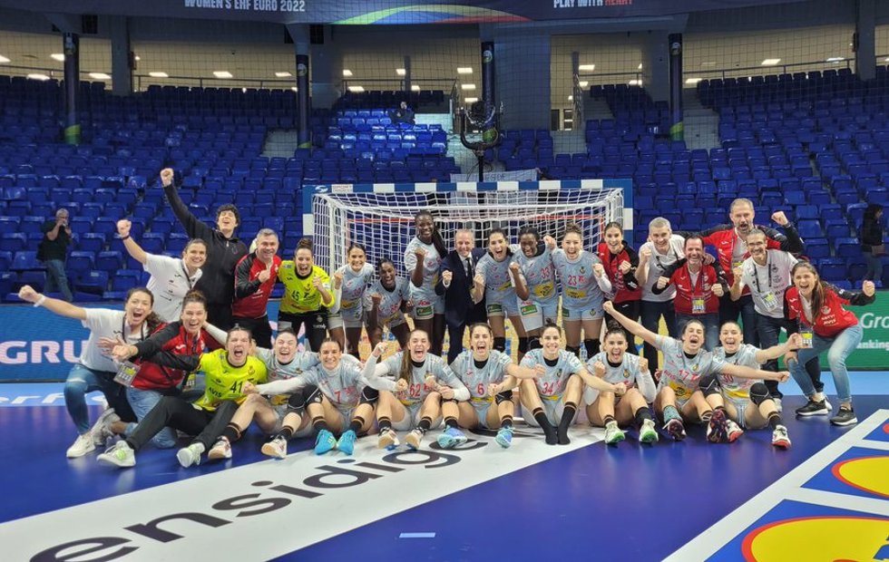 La selección española femenina de balonmano celebra su pase a la Ronda Principal del Europeo de 2022