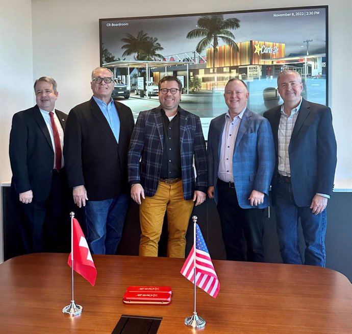 Patrick Spence, U.S. Chamber of Commerce Representative, Marc Mushkin, VP, CKE International Franchise Sales, Matt Spycher, Owner & CEO, Spycher Group AG, Ned Lyerly, CEO, CKE Restaurants Holdings, Inc., Mike Woida, President, CKE International