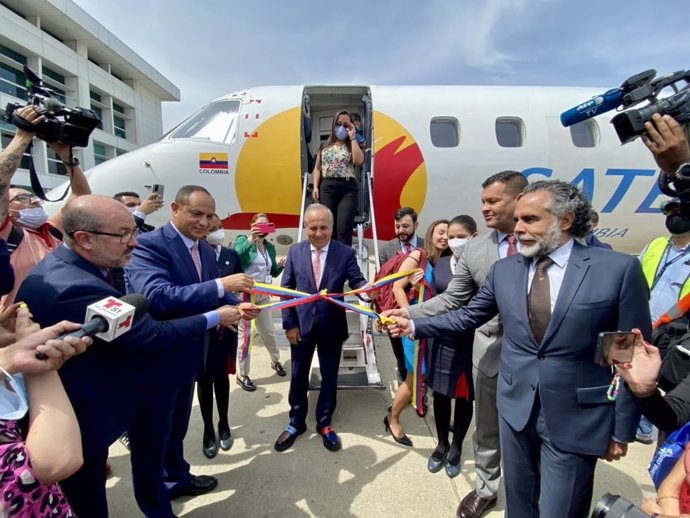 Colombia y Venezuela materializan las relaciones bilaterales tras el primer vuelo de Satena