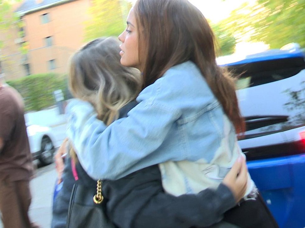 Gloria Camila y Rocío Flores, cariñoso abrazo en su reencuentro tras semanas sin verse