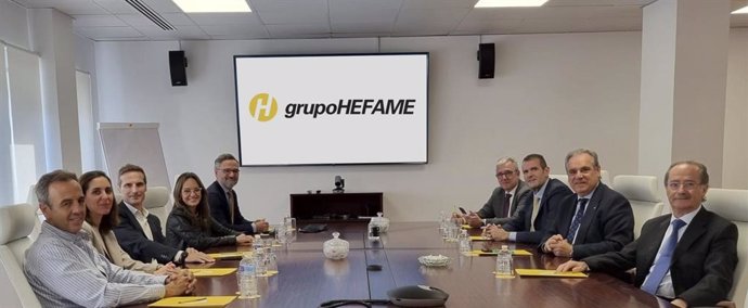 El presidente del CGCOF se reúne con los directivos de Hefame