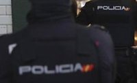 La Policía Nacional detiene a un hombre por violar a la novia de su hijo