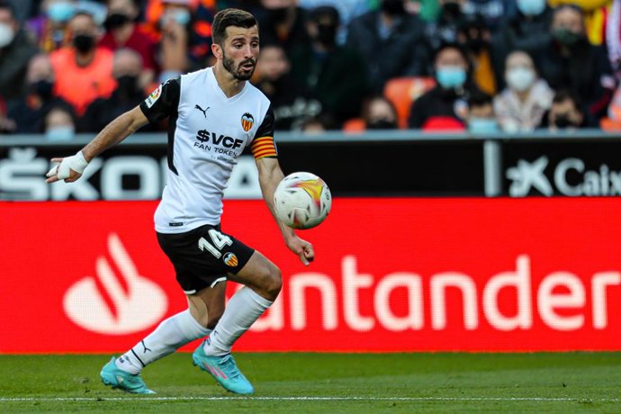 Archivo - Jose Gaya of Valencia in action during the Santander League match between Valencia CF and FC Barcelona at the Mestalla Stadium on February 20, 2022, in Valencia, Spain.