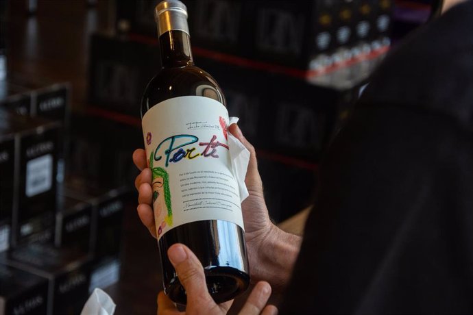 Imagen de una botella de vino 'Por tí'