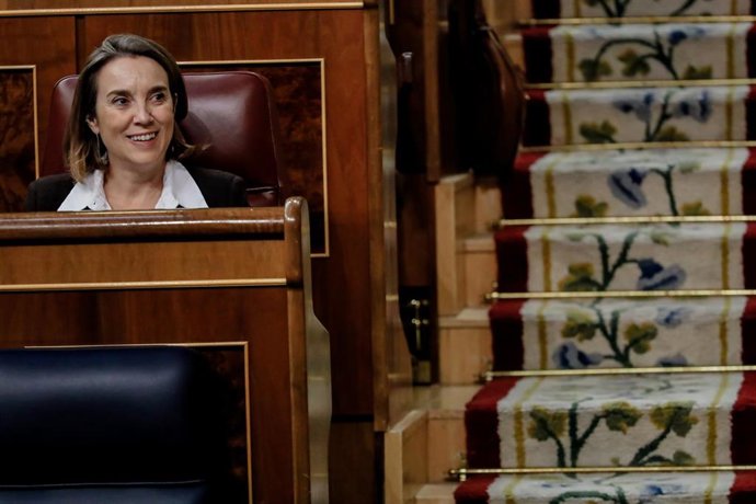 La secretaria general del PP, Cuca Gamarra, en su escaño en el Congreso.