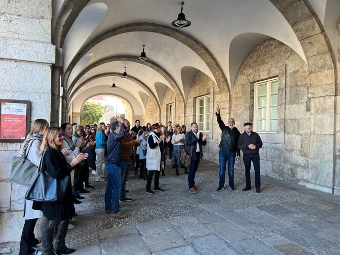 Protesta d elos médicos ante el parlamento de Cantabria en el cuarto día de huelga