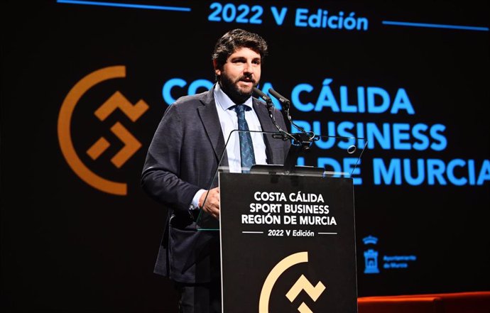 El jefe del Ejecutivo autonómico, Fernando López Miras, inaugura la quinta edición del Congreso Costa Cálida Sport Business, que analiza el potencial del deporte para impulsar el turismo y los negocios