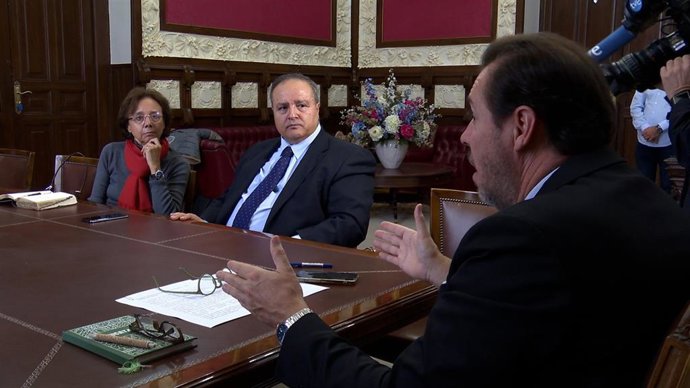 Reunión del alcalde de Valladolid, Óscar Puente, con representantes de los sectores de la Justicia.