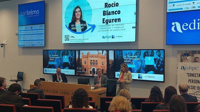 La consejera de Empleo, Empresa y Trabajo Autónomo, Rocío Blanco, en la inauguración del LV Congreso Internacional de la Asociación Española de Dirección y Desarrollo de Personas (Aedipe).