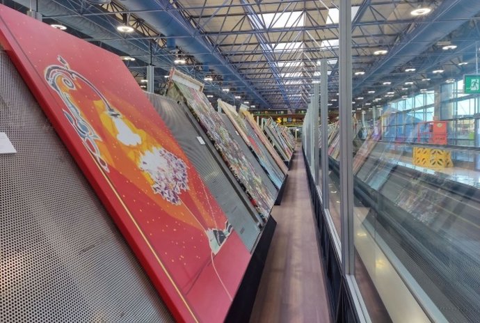 El Aeropuerto Adolfo Suárez Madrid-Barajas expone las obras del pintor Santiago Esteban González.