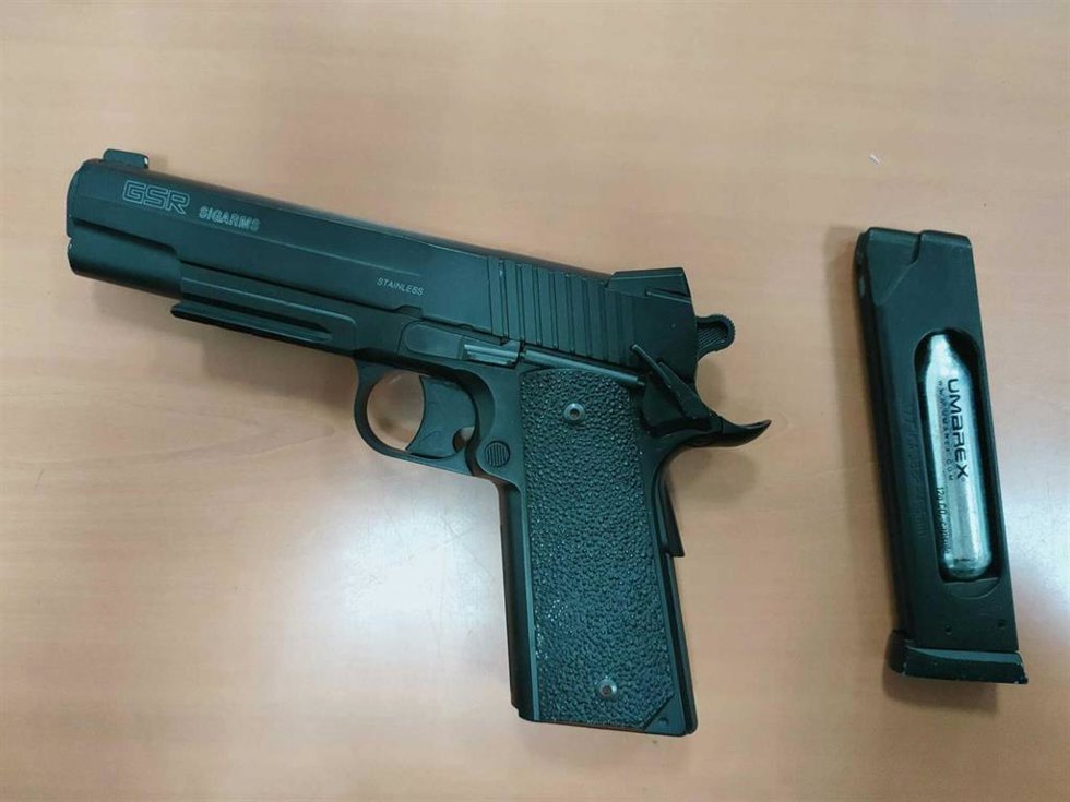 Arma que tenía el detenido en su domicilio.