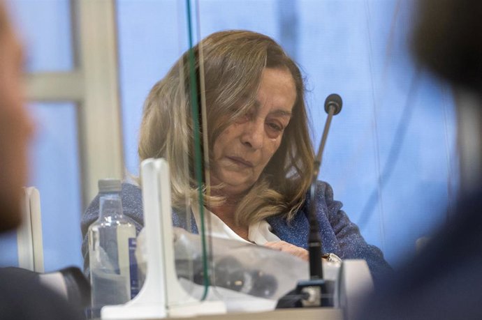 La acusada de asesinar a su novio en 2019 en Castro Urdiales y entregar despus su cabeza en una caja a una amiga, durante la cuarta sesión del juicio, con Jurado Popular, en el que se piden 25 añoos de cárcel por supuestamente asesinar a su novio