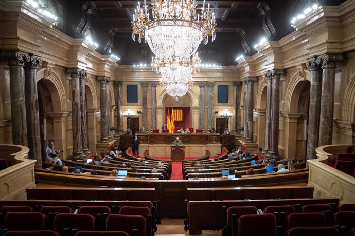 Archivo - Vista general de una sesión plenaria en el Parlament de Catalunya, a 6 de octubre de 2022, en Barcelona, Cataluña (España). Durante el pleno ha tenido lugar el debate de totalidad de la Propuesta para presentar a la Mesa del Congreso de los Di