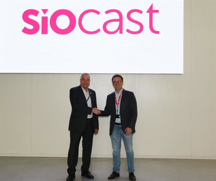 El ceo y cofundador de Siocast, Ferran Navarro, y el delegado especial del Estado en el Consorci de la Zona Franca de Barcelona (CZFB)