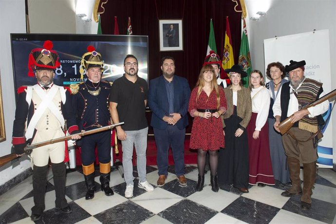 Autoridades y voluntarios, en la presentación de la Recreación Histórica de El Bosque (Cádiz)