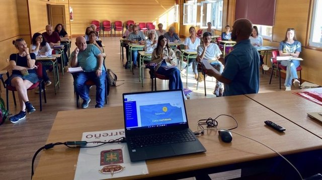 Falamos, cursu d'asturianu en Candás.