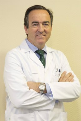 Archivo - El jefe de servicio de Urología de Ruber Juan Bravo 49, Eduardo Martín Osés