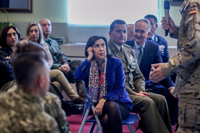 La ministra de Defensa, Margarita Robles, durante un encuentro informativo con periodistas