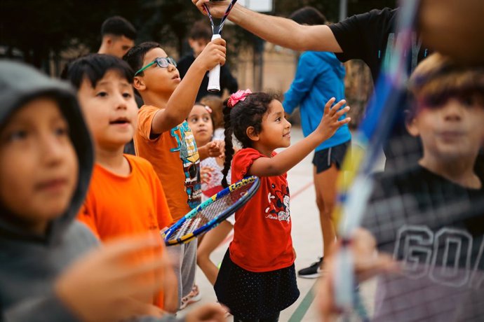 Participantes del proyecto 'Play All', acción conjunta de la Fundación Rada Nadal y la Fundación Tenis Barcelona