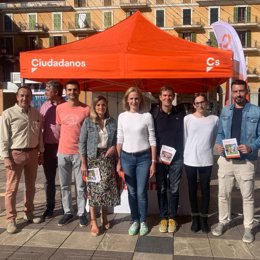 La carpa que Cs Palma instaló en la plaza Mayor para conversar con los vecinos sobre la situación de la zona.