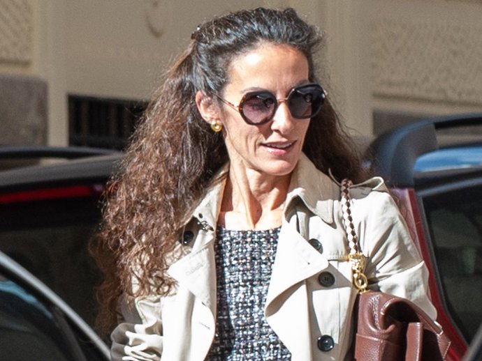 Telma Ortiz, relajado paseo por las calles de la capital