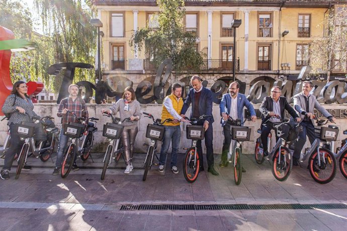 Torrelavega se convierte en el primer municipio cántabro con un servicio de alquiler de bicis eléctricas