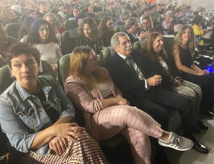 Viso (centro, primera fila), durante el acto inaugural del curso en la ESAD.