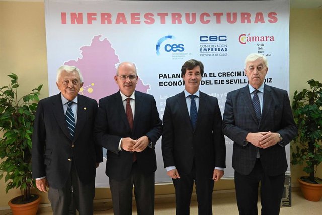 Encuentro entre las patronales de Sevilla y Cádiz, sobre infraestructuras en materia de transporte, celebrado en Los Palacios.