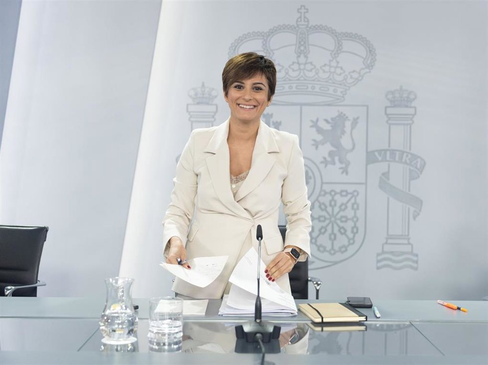 La ministra de Política Territorial y Portavoz del Gobierno, Isabel Rodríguez, en una rueda de prensa posterior al Consejo de Ministros, en el Palacio de la Moncloa, a 8 de noviembre de 2022, en Madrid (España). El Consejo de Ministros ha aprobado a pro