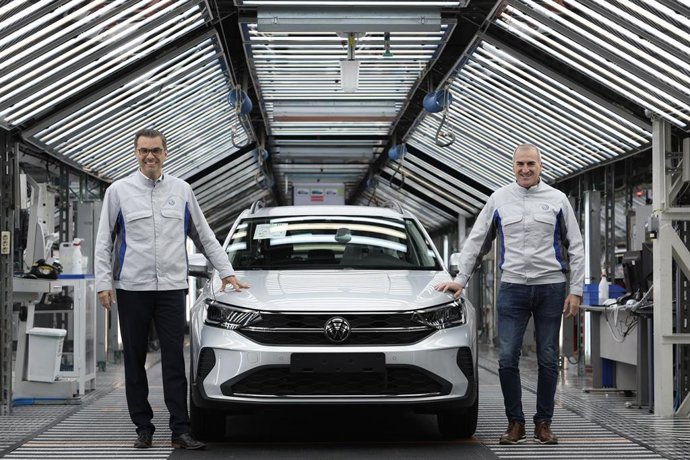 Michael Hobusch, presidente de Volkswagen Navarra, y Alfredo Morales, presidente del Comité de Empresa.