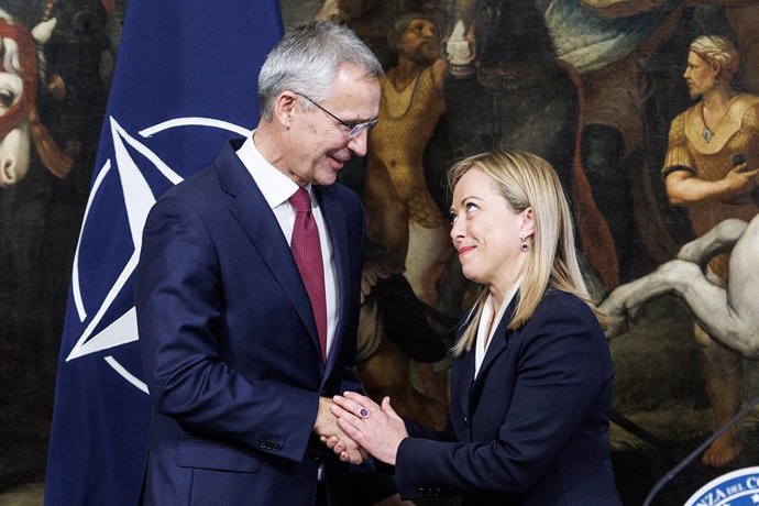 El secretario general de la OTAN, Jens Stolteberg, junto a la primera ministra italiana, Girogia Meloni.