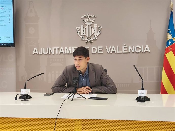 El edil de Hacienda, Borja Sanjuán, durante la rueda de prensa.