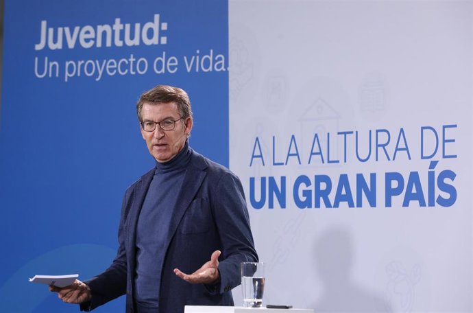 El presidente del PP, Alberto Núñez Feijóo, interviene durante la segunda convención sectorial del Partido Popular (PP), a 24 de octubre de 2022, en Madrid (España). El PP quiere que esta convención sirva para tratar asuntos como la inserción laboral de