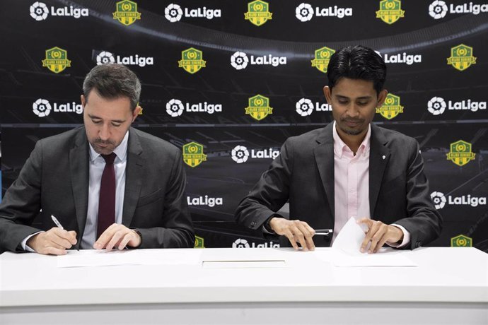 LaLiga firma un acuerdo con el club malayo Hijau Kuning FC para desarrollar su fútbol base.