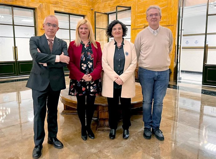 Nota Prensa, Foto Y Audios Consejera Cultura Acuerdo Correos Uso Toponimia Asturiana