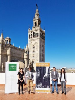 Presentación de 'Vinario', una muestra que recorre la cultura del vino a través de un centenar de fotos de Antonio y Ana Ortega.