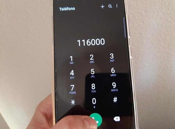 Llamada al 116000, el teléfono de menores desaparecidos.