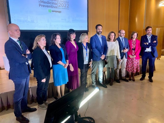El director general de Salud Pública y Ordenación Farmacéutica de la Consejería de Salud y Consumo de la Junta, Jorge del Diego (centro), en el VI Congreso de la Sociedad Andaluza de Medicina Preventiva, Salud Pública y Gestión Sanitaria.
