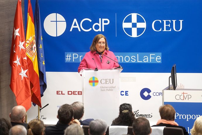 La presidenta del Consejo Directivo de la Universidad Católica de Ávila (UCAV), Lydia Jiménez, presenta el 24 Congreso Católicos y Vida Pública.