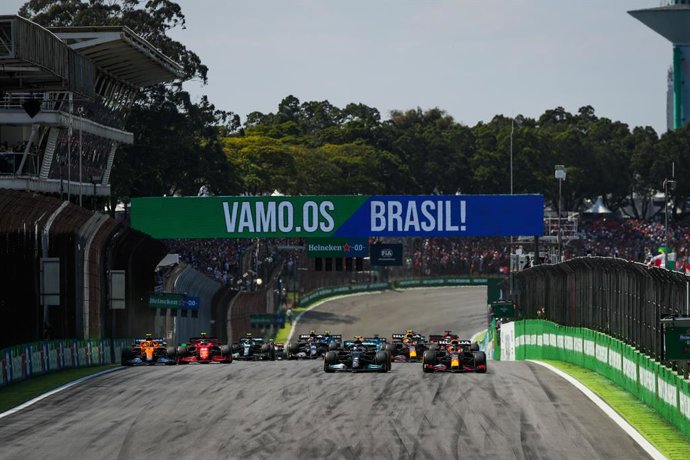 Archivo - Start of the race: VERSTAPPEN Max (ned), Red Bull Racing Honda RB16B, HAMILTON Lewis (gbr), Mercedes AMG F1 GP W12 E Performance, NORRIS Lando (gbr), McLaren MCL35M, PEREZ Sergio (mex), Red Bull Racing Honda RB16B, SAINZ Carlos (spa), Scuderia