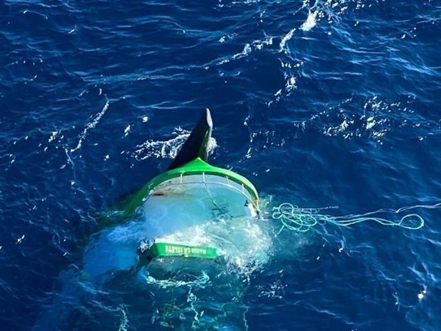 Pesquero Bahía La Isleta semihundido frente a Los Escullos, en Níjar (Almería)