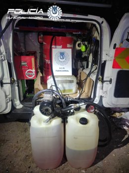 Detenido un hombre que llevaba en su coche más de 200 litros de gasolina robada preparada para su venta