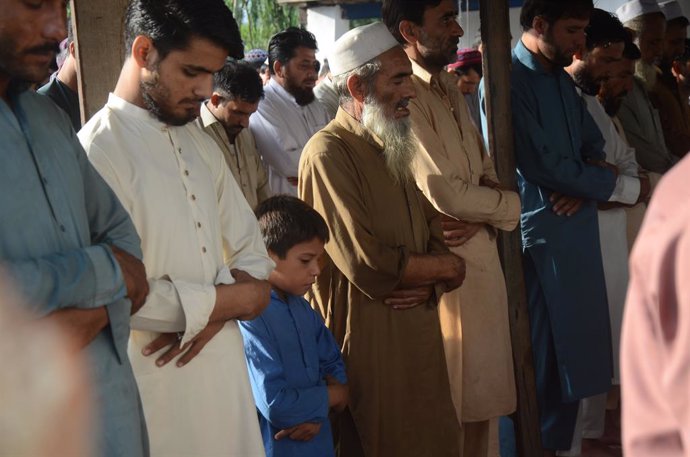 Refugiados afganos en un campo de acogida en el noroeste de Pakistán.