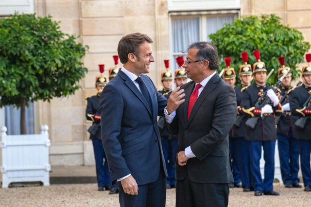 El presidente francés, Emmanuel Macron, y su homólogo colombiano, Gustavo Petro