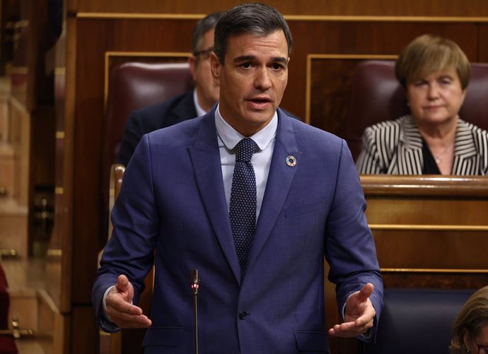 El presidente del Gobierno, Pedro Sánchez, interviene durante una sesión plenaria en el Congreso de los Diputados, a 2 de noviembre de 2022, en Madrid (España). El Partido Popular va a forzar una votación en el Congreso para retar al PSOE a apoyar que h