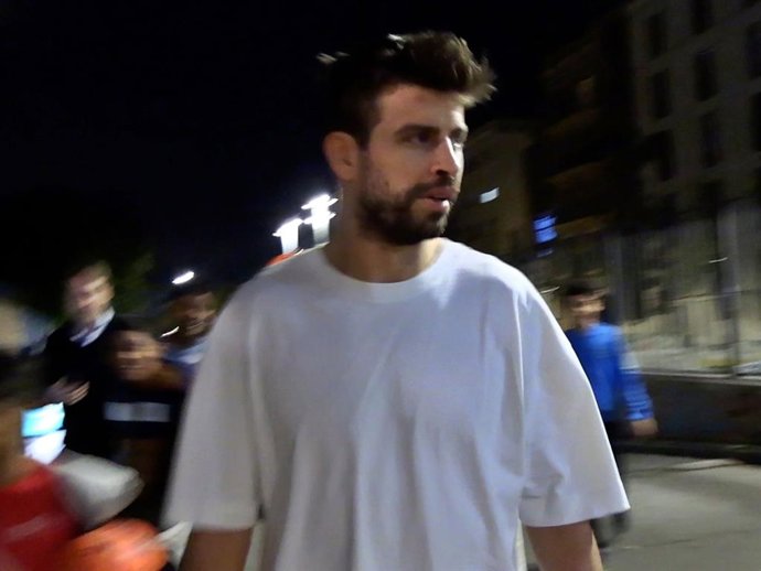 PIQUÉ LLEGA A UN EVENTO DE KOSMOS