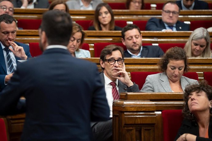 El líder del PSC, Salvador Illa, durante una sesión de control del Govern en el Pleno del Parlament, a 9 de noviembre de 2022, en Barcelona, Cataluña (España). Aragons y los consellers afrontan la sesión de control, en la que los grupos preguntan al pr