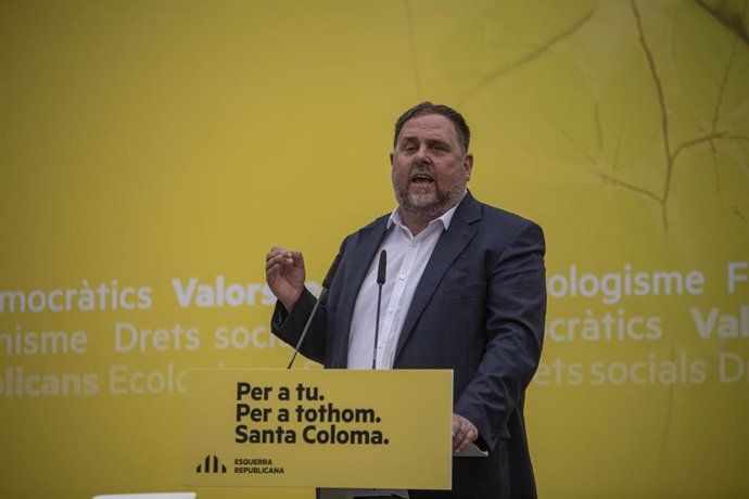 El presidente de Esquerra Republicana de Catalunya (ERC), Oriol Junqueras, interviene durante la presentación de Rufián como alcaldable de Santa Coloma de Gramenet, en el Parque Europa, a 23 de octubre de 2022, en Santa Coloma de Gramanet, Barcelona, Ca